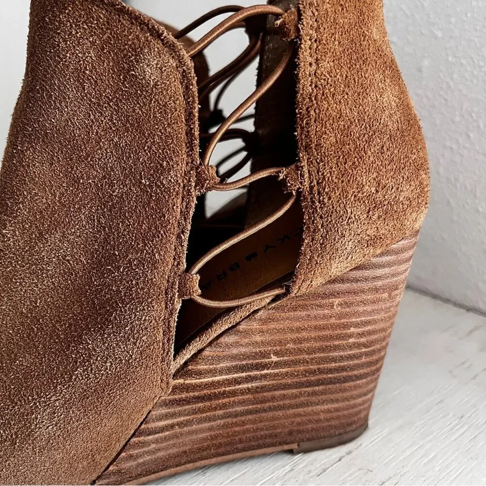 Lucky Brand Reevas Tan Suede Wedge peep toe bootie size 9